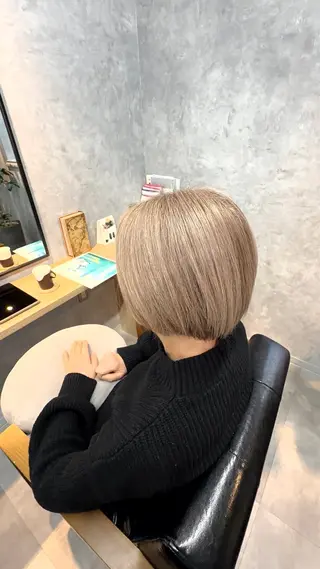 ショート motoトップカラー リスト/ブリーチカラのヘアスタイル