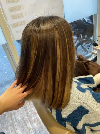 ミディアム 東 歩音のヘアスタイル