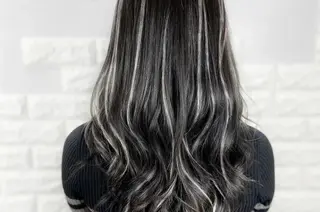 カラー ハットリ ユウイチのヘアスタイル