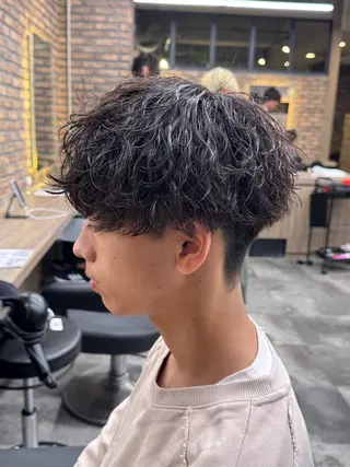 パーマ メンズ シャドウ/フェザー 朝崎倭斗のヘアスタイル