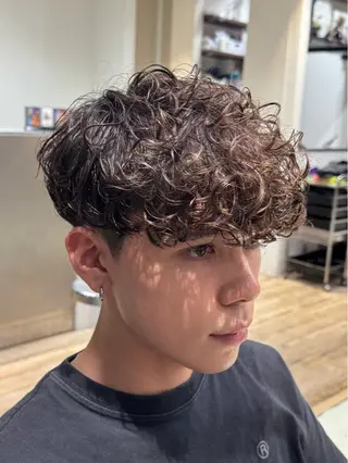 パーマ メンズ fifth原宿 宮部蓮のヘアスタイル