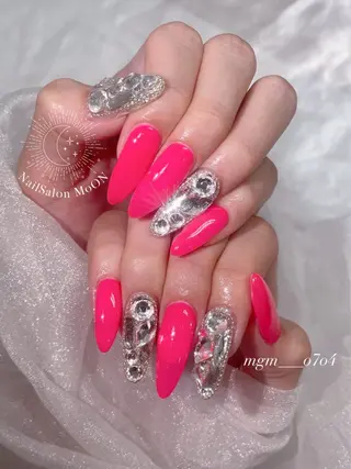 MoON...❤︎ MeGuのネイルデザイン