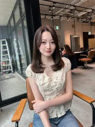 セミロング カラー 韓国レイヤーカット 透明感カラー冨田那樹のヘアスタイル