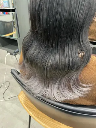 セミロング カラー インナーカラー 推し ブリーチ  髪質改善のヘアスタイル