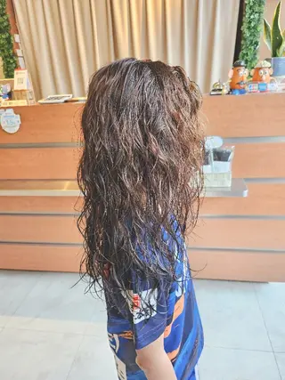 セミロング メンズ 岡田 奈々のヘアスタイル