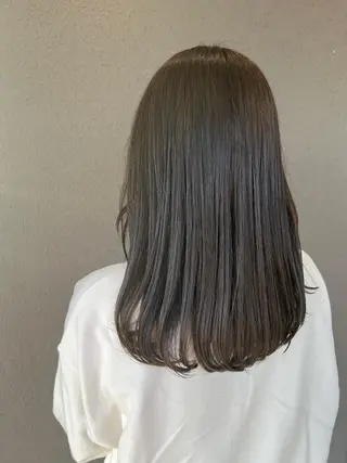セミロング カラー 山本 愛永のヘアスタイル