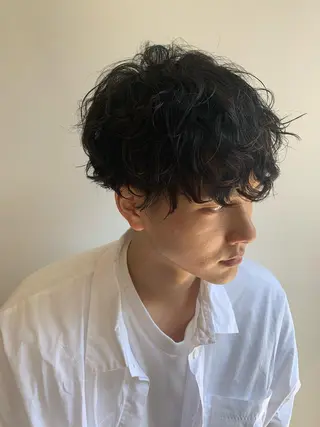 ミディアム パーマ メンズ 三矢 ちなつのヘアスタイル