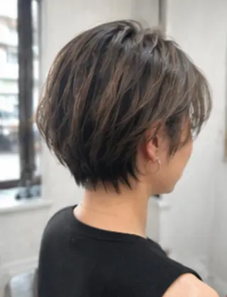 カラー デザインカラー Lienのヘアスタイル