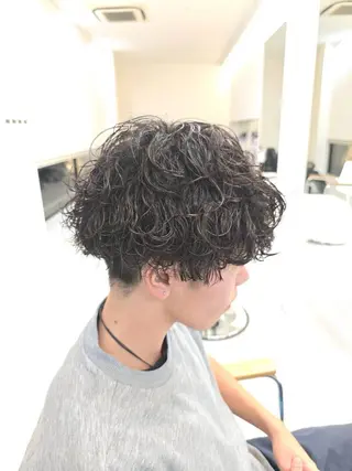 ショート パーマ メンズ 石田 大成のヘアスタイル