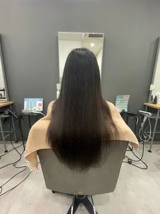 ロング ルプラボウ りく/艶カラーのヘアスタイル