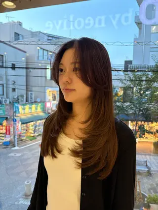 ロング 菅沼 紀世／顔周りレイヤーのヘアスタイル