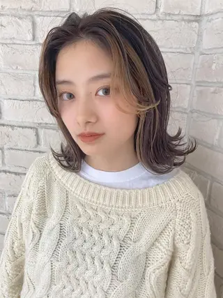 セミロング あやか 白髪ぼかしハイライトのヘアスタイル