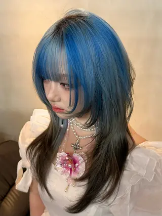 セミロング カラー イツク ⚡️ ルーツ/ハイトーンのヘアスタイル