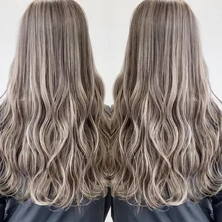 ロング ハイトーン カラーのヘアスタイル