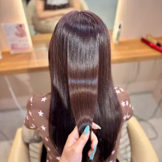 カラー ROCCOeast AKARIのヘアスタイル