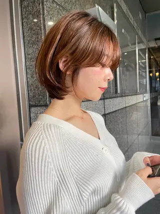 ショート 透明感オリーブ🫒/ ブリーチなしWカラーのヘアスタイル