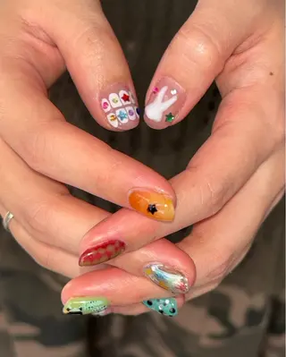 ネイル 🪐富島彩夏 /海外nail🪐のネイルデザイン