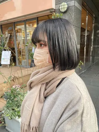 ショート 透明感オリーブ🫒/ ブリーチなしWカラーのヘアスタイル
