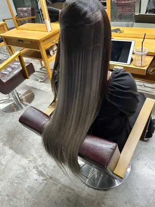 カラー 秋山 美奈のヘアスタイル