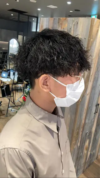 パーマ メンズ 曲がる縮毛矯正 LIBER 岩名のヘアスタイル