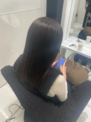 セミロング カラー yuzuna ハイトーン 天神のヘアスタイル