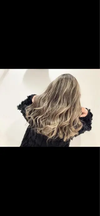 ロング カラー 大場 友稀のヘアスタイル