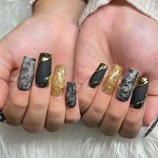 ミディアム ネイル Y. Sのネイルデザイン