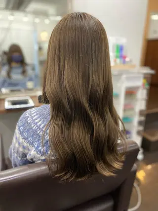 ロング 透明感カラー栄 みゆのヘアスタイル