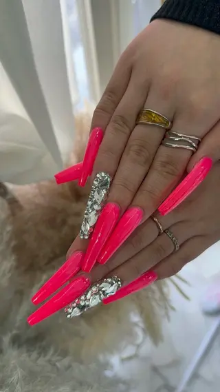 ロング BINERVA nail salonのネイルデザイン