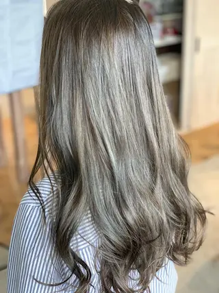 ロング カラー LUXBE LUCEのヘアスタイル