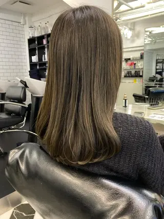 ミディアム 嶋崎 留美のヘアスタイル