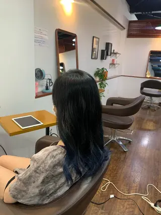 カラー 橋本 愛唯のヘアスタイル