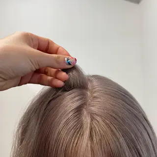 カラー ミルクティー× グレージュMOMOのヘアスタイル