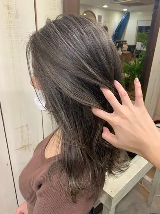 ミディアム カラー 鷺谷 玲奈のヘアスタイル