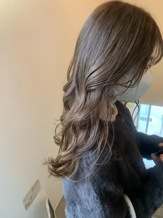 セミロング カラー 本間 結衣のヘアスタイル