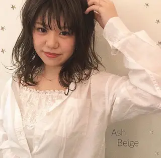 ミディアム カラー 市川 千夏のヘアスタイル