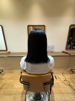 ミディアム おおはた　りゅう/ カラーのヘアスタイル