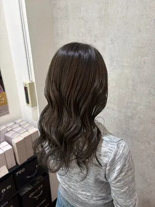 セミロング 艶髪/透明感カラー 下山 萌華のヘアスタイル