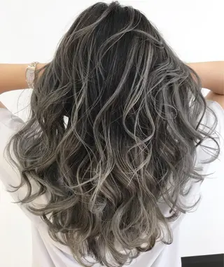 セミロング カラー ブリーチ 透明感HIDEのヘアスタイル