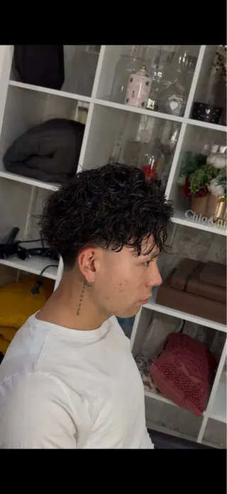 ミディアム パーマ メンズ TIDEHAIR 志羽のヘアスタイル