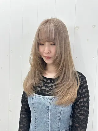 カラー 🩵HOLLY🩵 ブリーチ🩵カレンのヘアスタイル