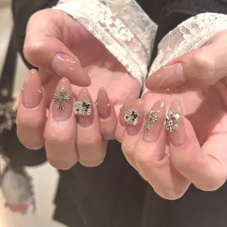 ネイル mikoto 🎀 艶々美フォルムのネイルデザイン