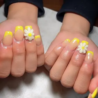 ミディアム 知花 梨花のネイルデザイン