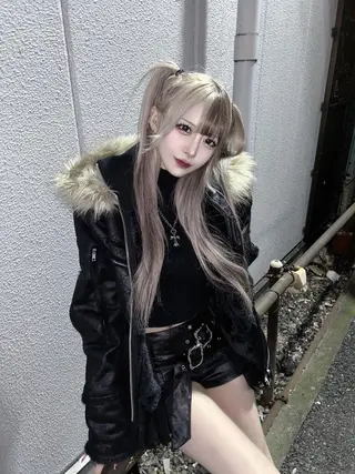 カラー ロング ホワイト&レイヤーカ ットエクステ長畠俊輔のヘアスタイル