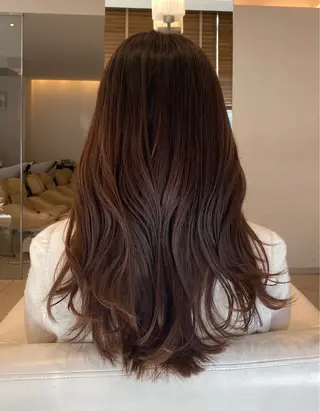 ロング ハルナ カット/グレイカラーのヘアスタイル