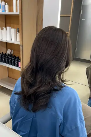 カラー 渡辺 愛里のヘアスタイル