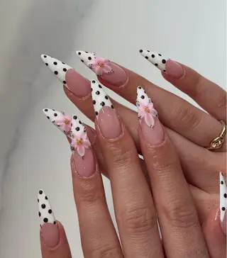 ネイル Rina Mika Nailsのネイルデザイン