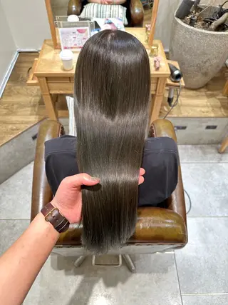 ロング カラー 安丸 結夏のヘアスタイル