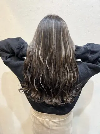 ロング カラー mana .のヘアスタイル