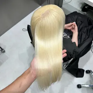 セミロング カラー 💫艶ハイトーン×髪 質改善💫リュウトのヘアスタイル